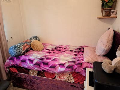 Single bedroom Main Photo