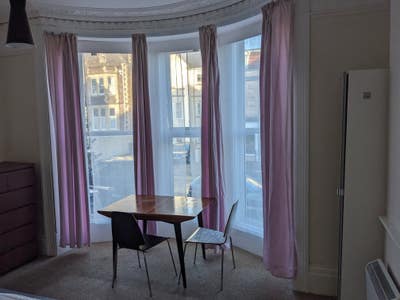 Large Studio in Redland Main Photo