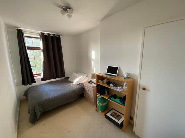 Double room in 3 bed house Main Photo