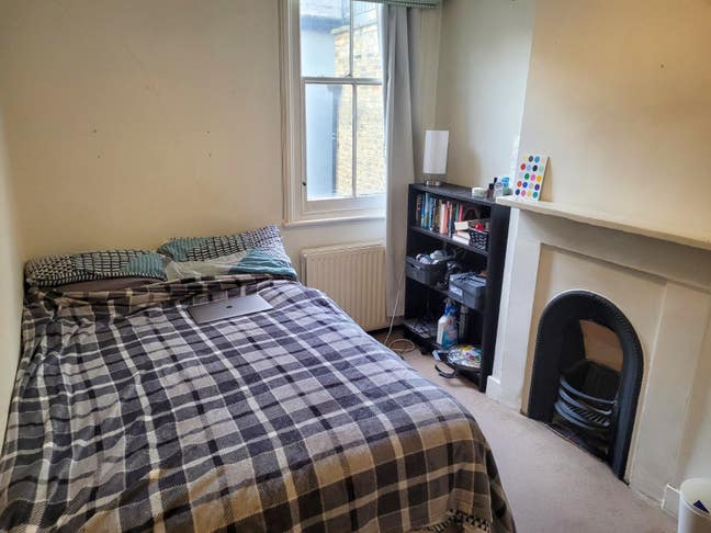 Room to rent in friendly Clapham Junction house Main Photo