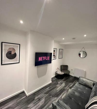 1 bed modern apartment!  Main Photo