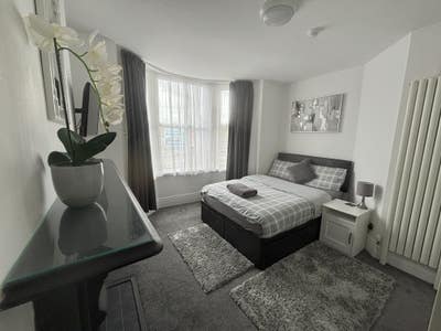 Double Room Available in Shared House Main Photo