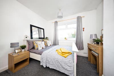 Double room in tidy Cheylesmore house-share Main Photo