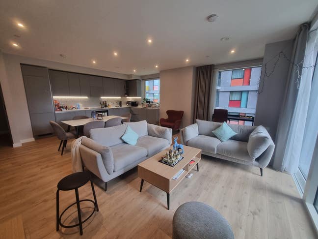 Large Double Bedroom with private Bathroom  Main Photo