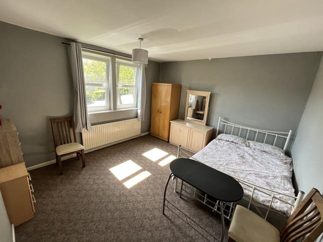 Very large furnished room available WF2 Main Photo