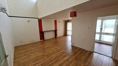 2 Bed Bungalow, Large Lounge, Garage Main Photo