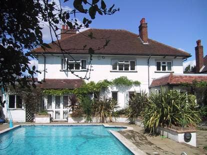 Garden facing large Ensuite - no deposit option Main Photo