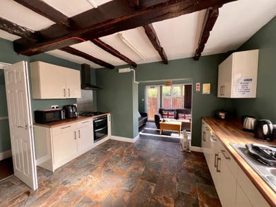 3 x Double rm (single occupancy) ground floor Main Photo