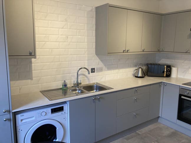 Large Double Bedroom - Weston Super Mare Main Photo
