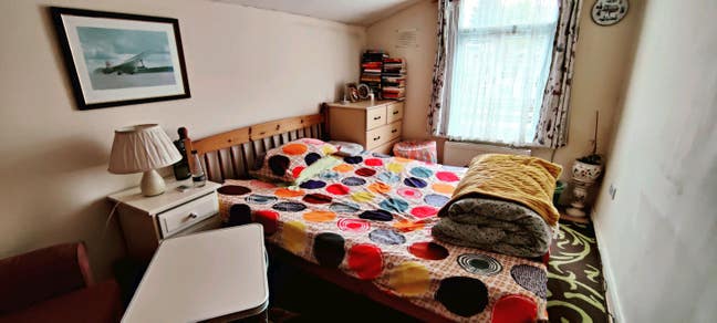 Sharing Room Woolwich with Nepalese Family House Main Photo