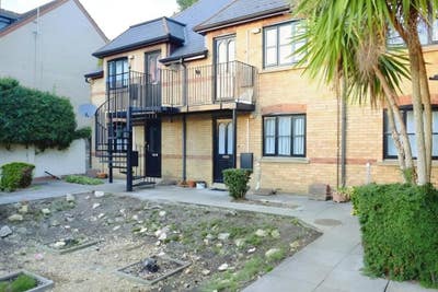 1 Bedroom Appartment Available - PE1 Location  Main Photo