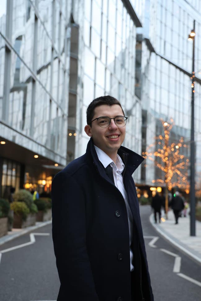 Looking for a large room Main Photo