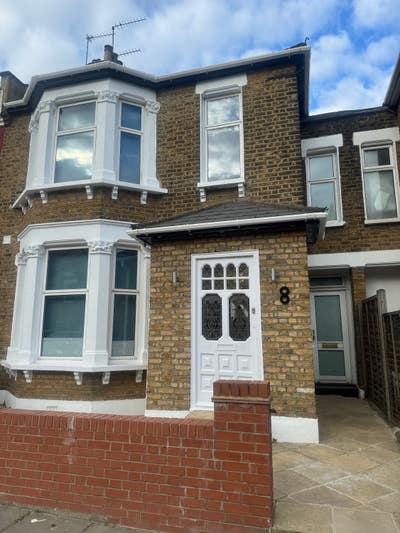 Great Bedsit on Landsdowne Grove  Main Photo
