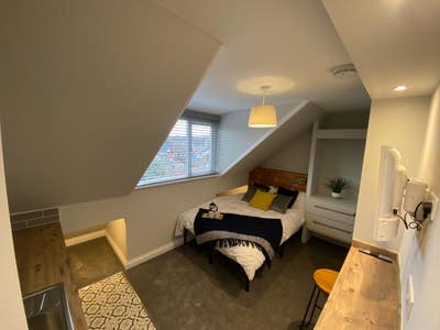 Modern Studio Room - LN5 Main Photo