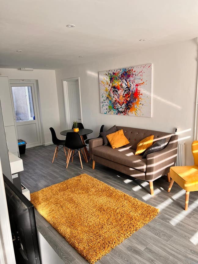 One bedroom with en-suite Main Photo