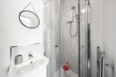 "Close to the Town Centre and Hospital! Ensuite!" Main Photo