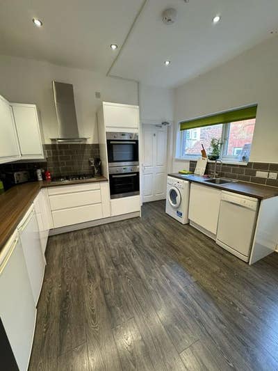 High standard ensuite rooms available  Main Photo