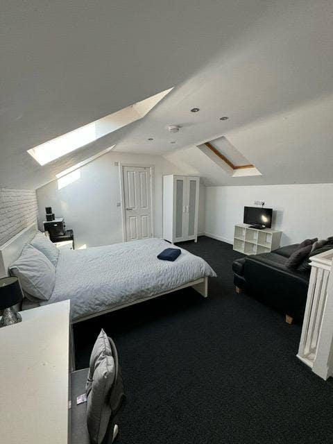 High standard ensuite rooms available  Main Photo