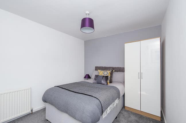 Spacious Room in Binley with Parking Main Photo