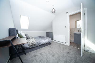 Very private En-Suite Room, All Bills Inc! Main Photo