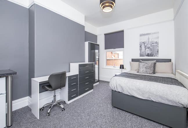 "Great City Centre Rooms! Two Bathrooms" Main Photo
