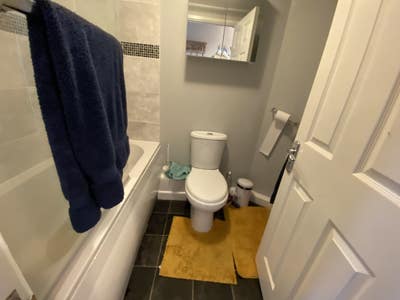 ⭐️NEW! 2 bed 1 bath flat 💖perfect to share parking Main Photo