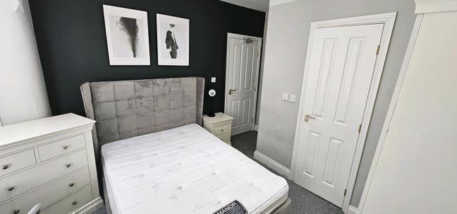 Bills Inc Rooms,near Eccles Salford, transport M60 Main Photo