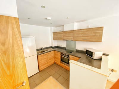 Modern 1-Bed Apartment to Let in Portsmouth  Main Photo