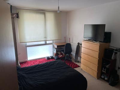 Large Double Room Main Photo