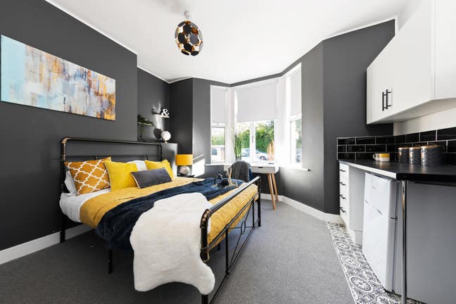 *Wow Factor Ensuite Room Available Right Now* Main Photo