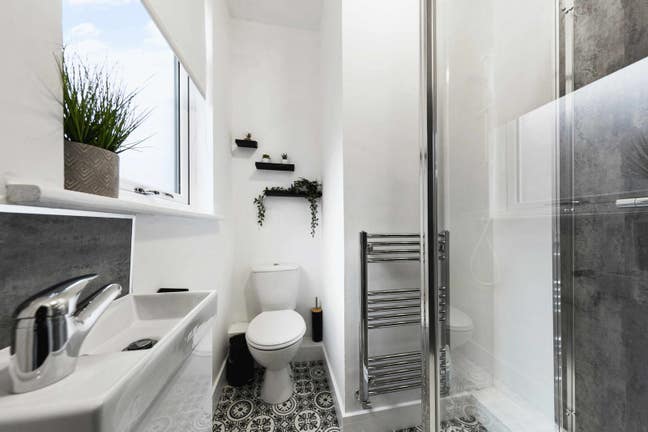 *Wow Factor Ensuite Room Available Right Now* Main Photo