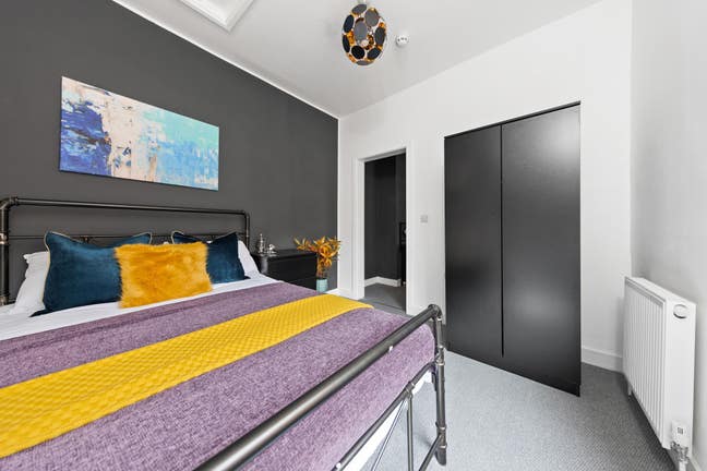 *Wow Factor Ensuite Room Available Right Now* Main Photo