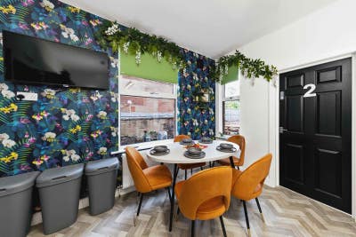 *Wow Factor Ensuite Room Available Right Now* Main Photo