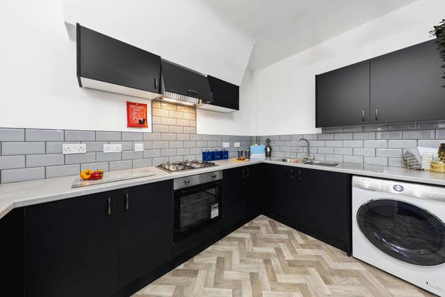 *Wow Factor Ensuite Room Available Right Now* Main Photo