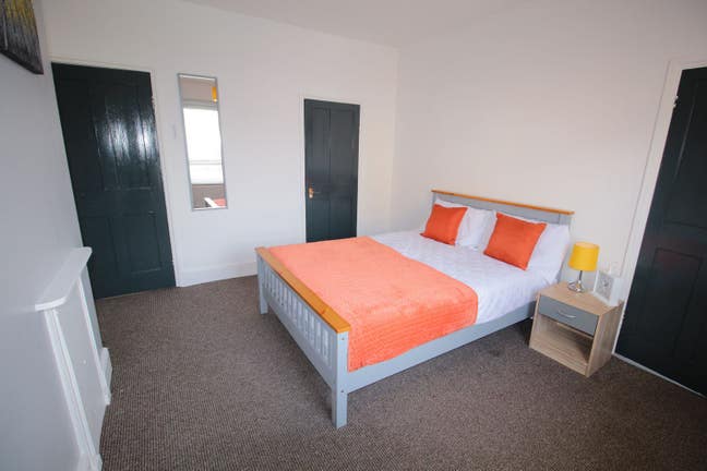 Stunning Cozy Double Ensuite Room Available  Main Photo