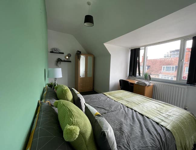 Spacious Double Rooms with Study Table in CV1 👀👀 Main Photo