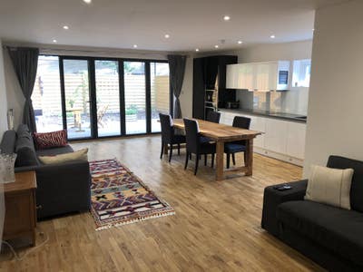 Beautiful and Spatious 1 Bed Garden Flat (33AS1)  Main Photo