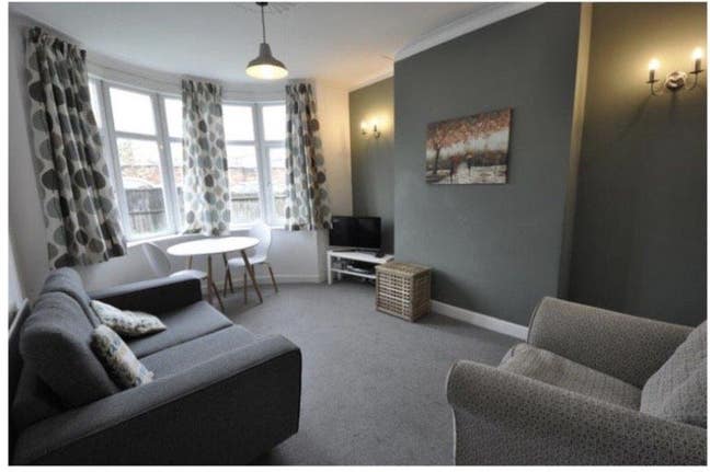 Double room in cozy Streatham Common house share  Main Photo