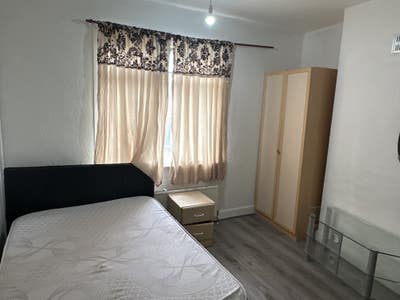 1 large double bedroom  Main Photo