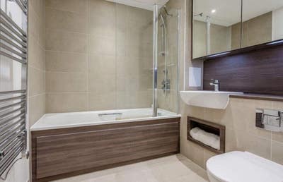 Room in Modern Apartment Main Photo