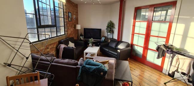 Spacious double room & ensuite-central/east London Main Photo