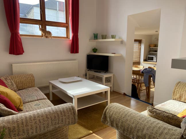 One room in warm, bright. friendly house Main Photo