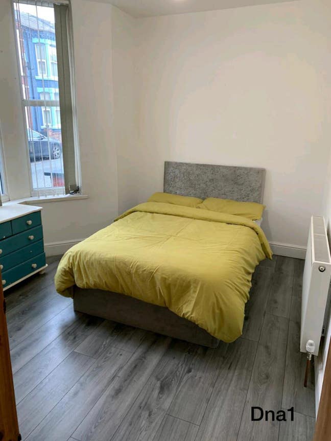 Spacious Double Bedroom  in nice shared house Main Photo