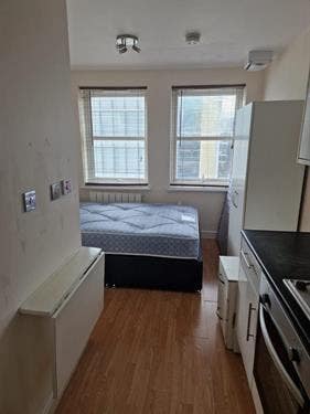 Modern Studio Flat  Main Photo