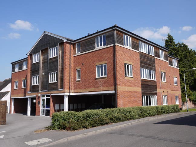 Fantastic 2 bedroom flat available Main Photo