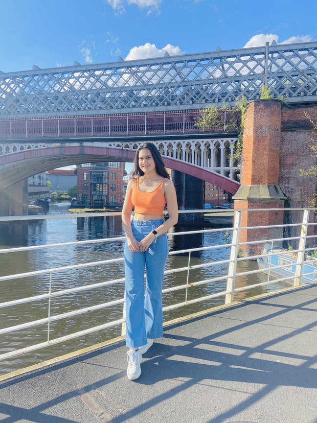 Professional Female seeks a single or double room Main Photo