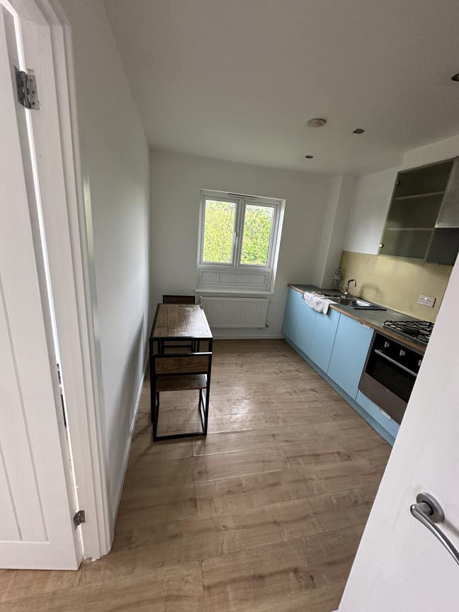 3 bedroom flat in feltham Main Photo