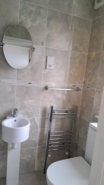 An En Suite Flat for Rent Main Photo