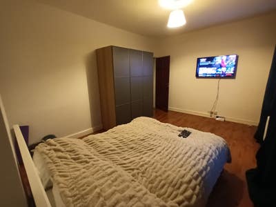 Furnished rooms in Risca house Main Photo