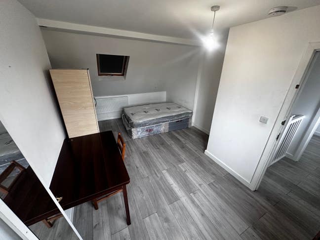  Room with Livingroom 🏡 ⭐️ Main Photo